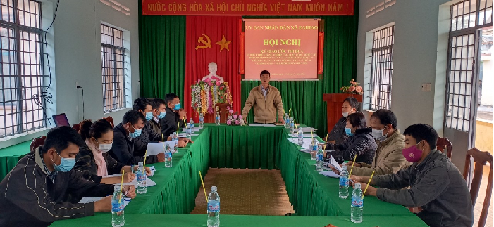 UBND xã Ea Hiao ký kết giao ước thi đua về thực hiện mô hình sản xuất nông nghiệp công nghệ cao